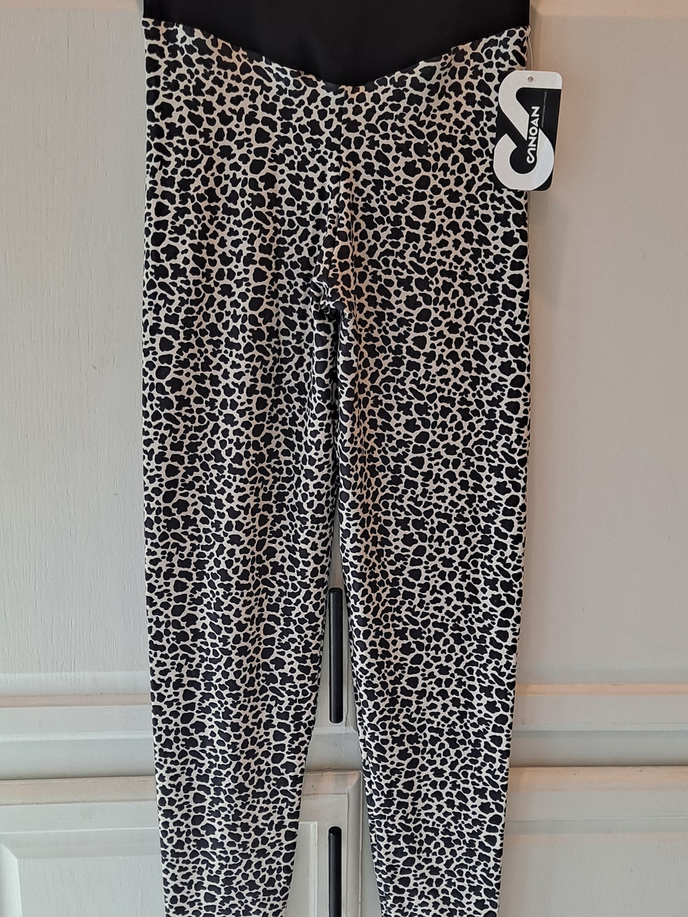 Canoan International Fitness Black & White Leopard Print Leggings Scrunch Booty